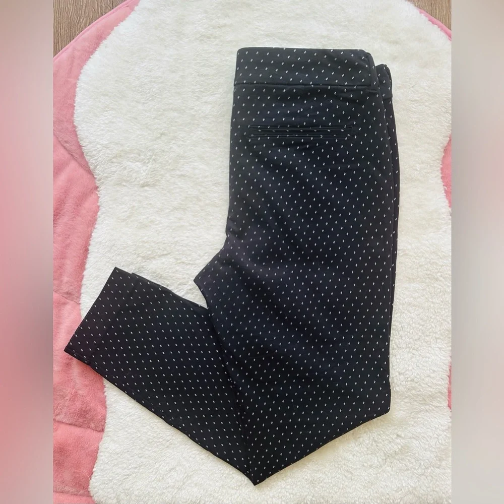 Old Navy Pixie Mid- Rise Black Polka Dot Women’s Pants - Picture 5 of 6